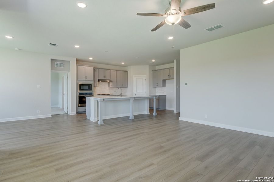 Spacious, unfurnished interior of a new home in Cordova Trails, Seguin (Image 27).