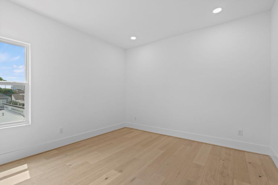 Spacious, unfurnished interior of a new home in , Houston (Image 21).