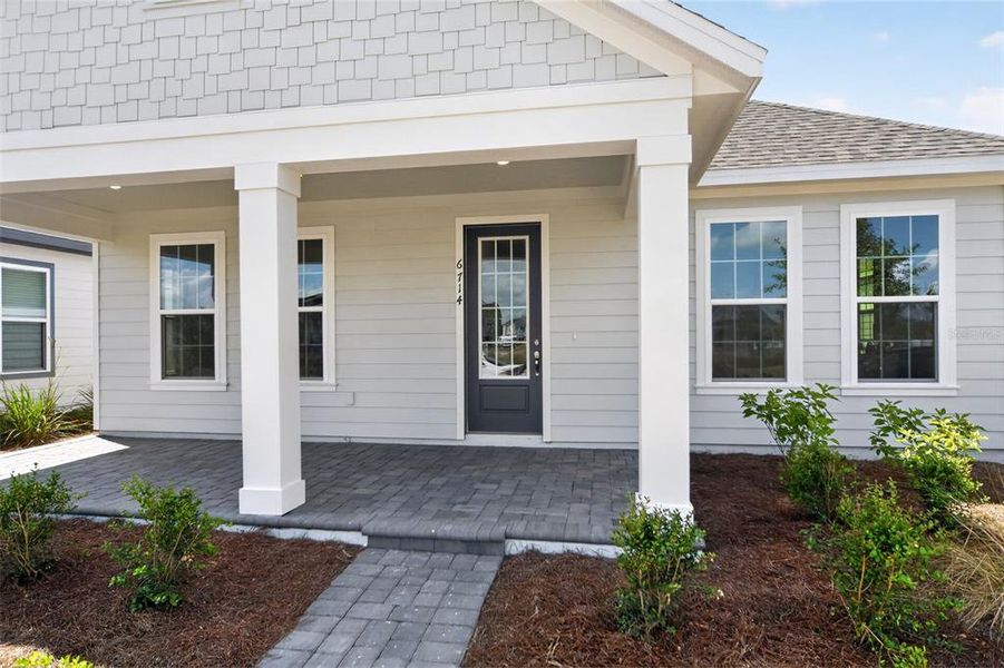 Exterior details and patio area of a home in Weslyn Park, St. Cloud (Image 3).