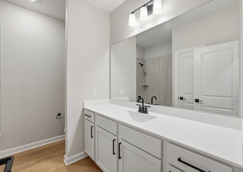 Oak - TX | Secondary Bathroom – Vanity