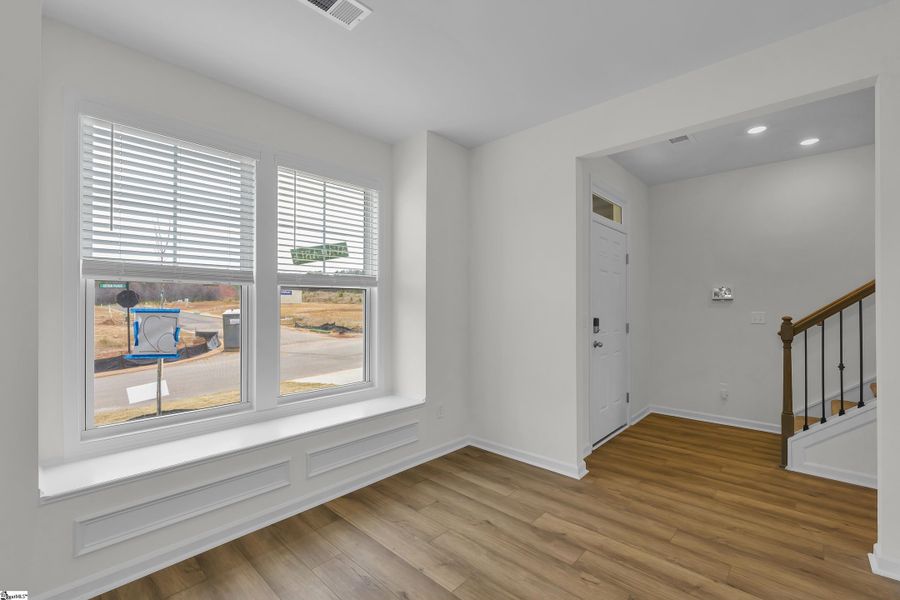 Spacious, unfurnished interior of a new home in Sedona, Greenville (Image 12).