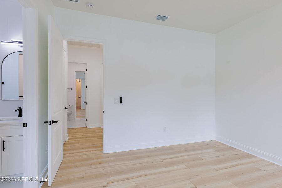 Spacious, unfurnished interior of a new home in , Jacksonville (Image 39).