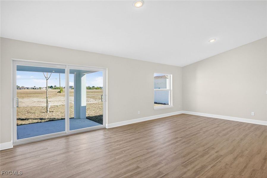 Spacious, unfurnished interior of a new home in Cape Coral, Cape Coral (Image 16).