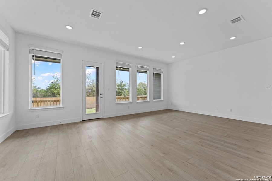 Spacious, unfurnished interior of a new home in , New Braunfels (Image 25).