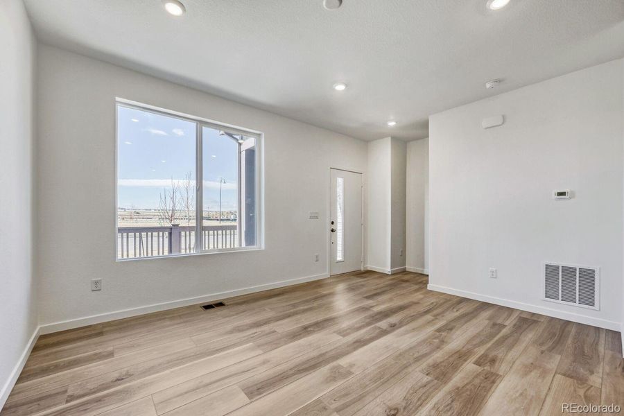 Spacious, unfurnished interior of a new home in Parterre, Thornton (Image 9).