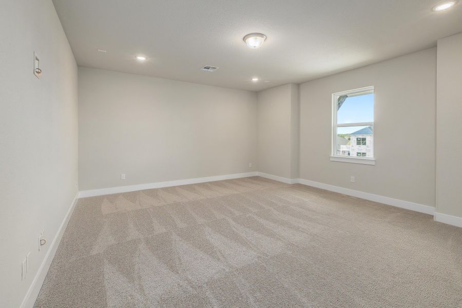 Spacious, unfurnished interior of a new home in Santa Rita Ranch, Liberty Hill (Image 30).