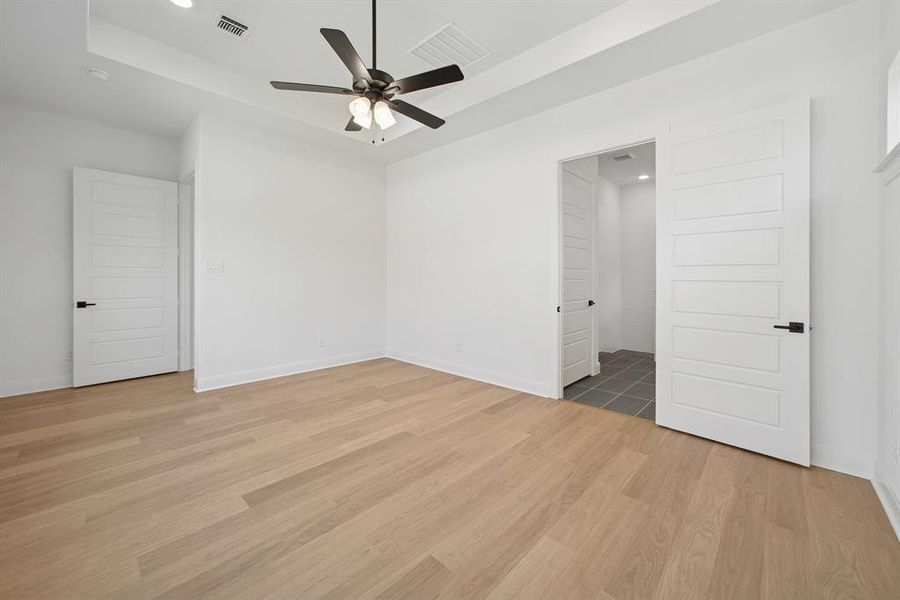 Spacious, unfurnished interior of a new home in Elements at Viridian - Garden Series, Arlington (Image 17).