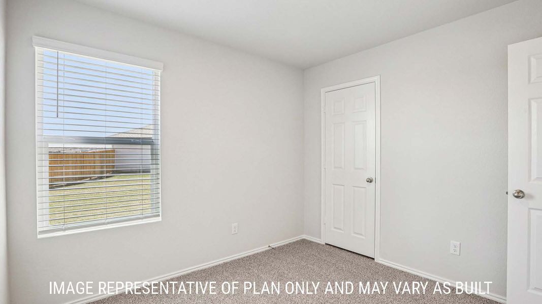 Representative unfurnished interior of a home built from the Estero by D.R. Horton in The Villages at Schwertner Ranch, Jarrell (Image 30).