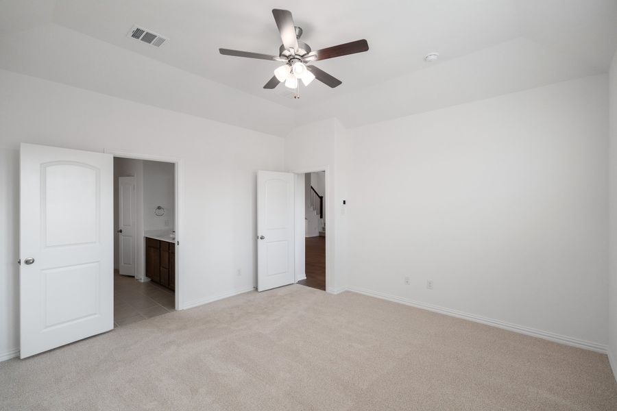 Spacious, unfurnished interior of a new home in Stark Farms, Denton (Image 24). Spacious, unfurnished interior of a new home in Stark Farms, Denton (Image 24).