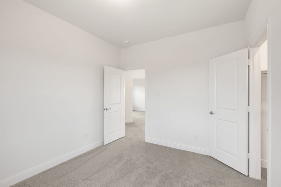 Spacious, unfurnished interior of a new home in Lake Breeze, Lavon (Image 44).