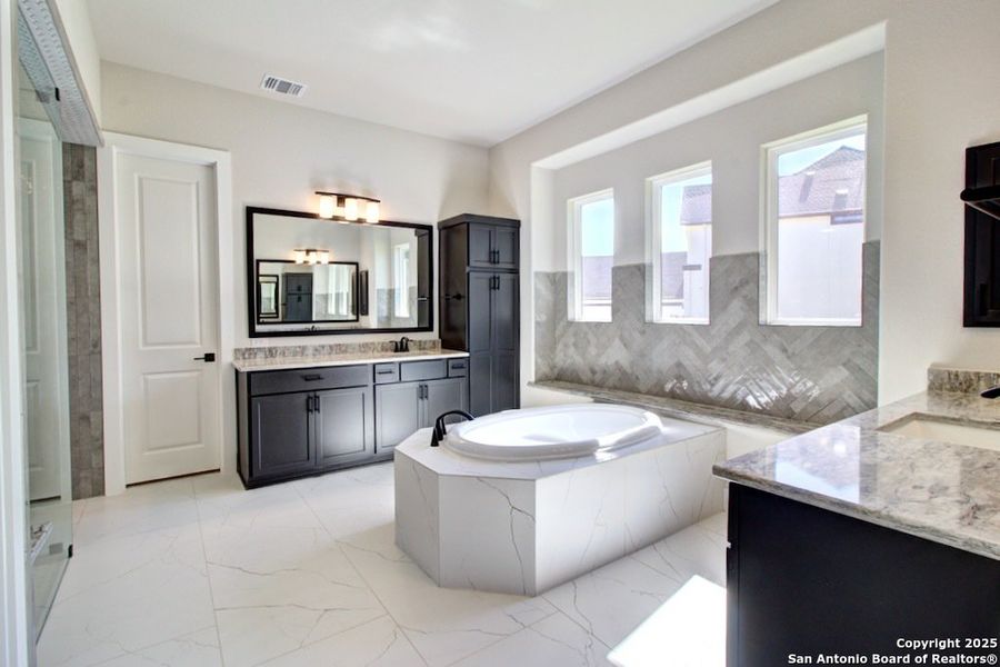 Furnished interior view inside a new home in Verandas at the Rim, San Antonio (Image 10). Furnished interior view inside a new home in Verandas at the Rim, San Antonio (Image 10).