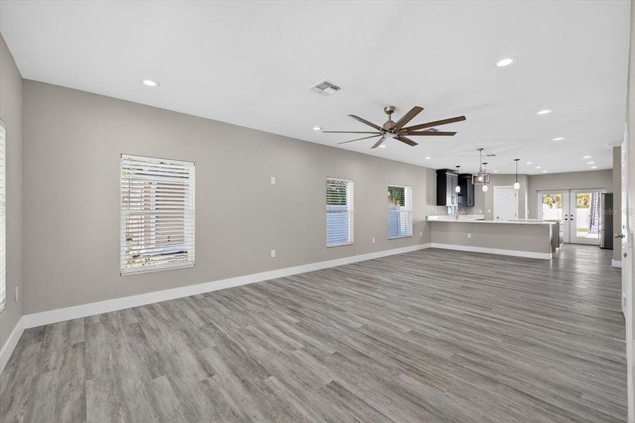 Spacious, unfurnished interior of a new home in , St. Petersburg (Image 26).