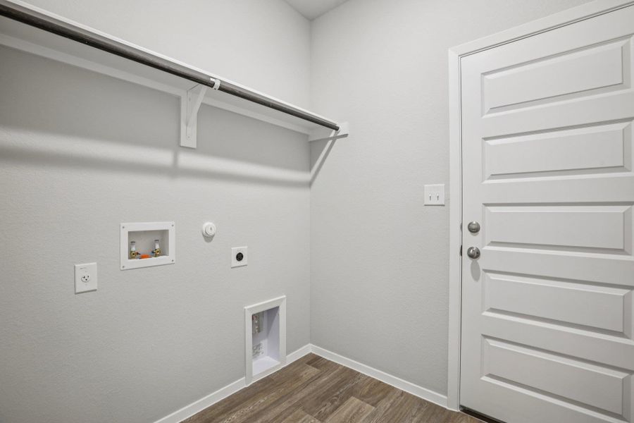 Spacious, unfurnished interior of a new home in Harvest Ridge, Elgin (Image 33).