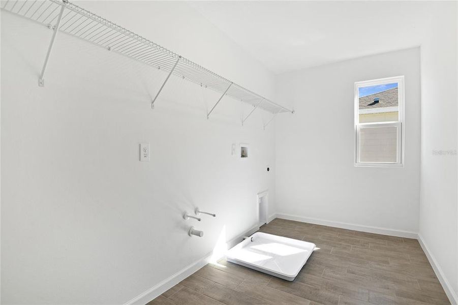 Spacious, unfurnished interior of a new home in Seasons at Shores of Lake Dell, Dundee (Image 10).