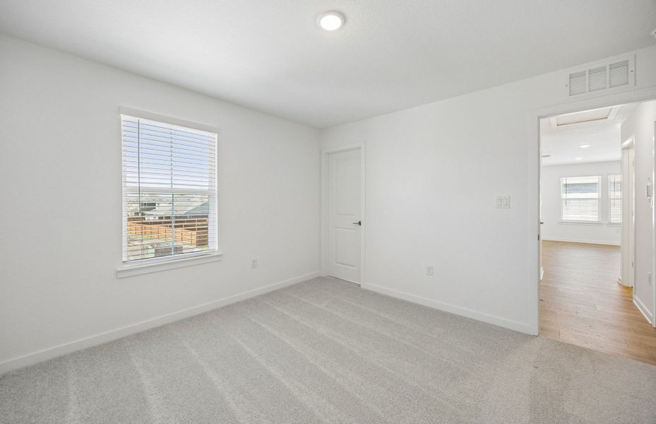 Spacious, unfurnished interior of a new home in Lagos, Manor (Image 25).