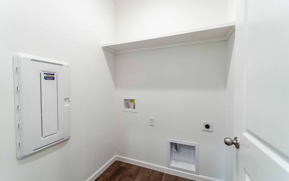 Image 12 of a home in Stonehenge.