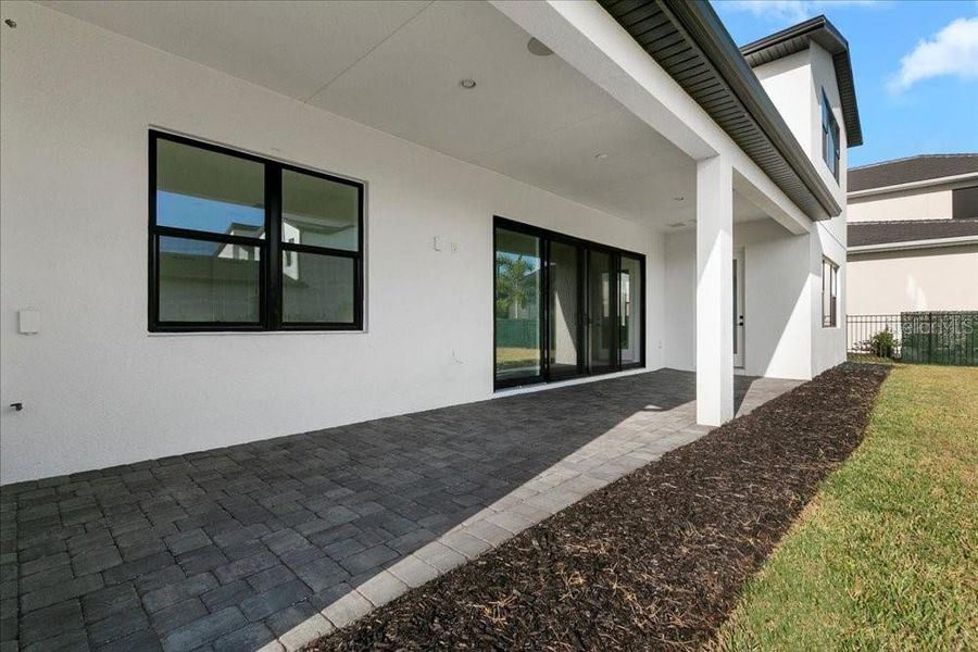 Exterior details and patio area of a home in , Orlando (Image 4).