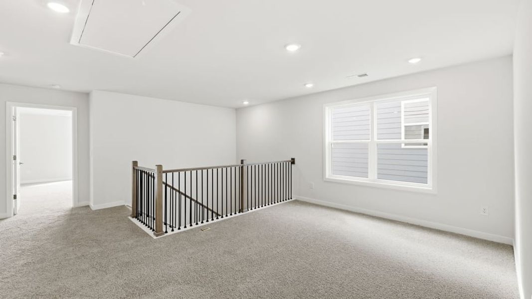 Spacious, unfurnished interior of a new home in Sycamore Cove, Woodruff (Image 28).