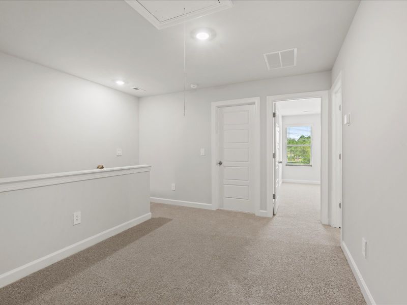 Spacious, unfurnished interior of a new home in Avalon Townes, Lyman (Image 11).