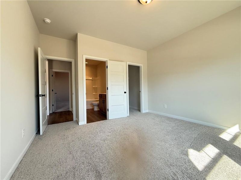 Spacious, unfurnished interior of a new home in Ponderosa Farms Reserve, Gainesville (Image 38).