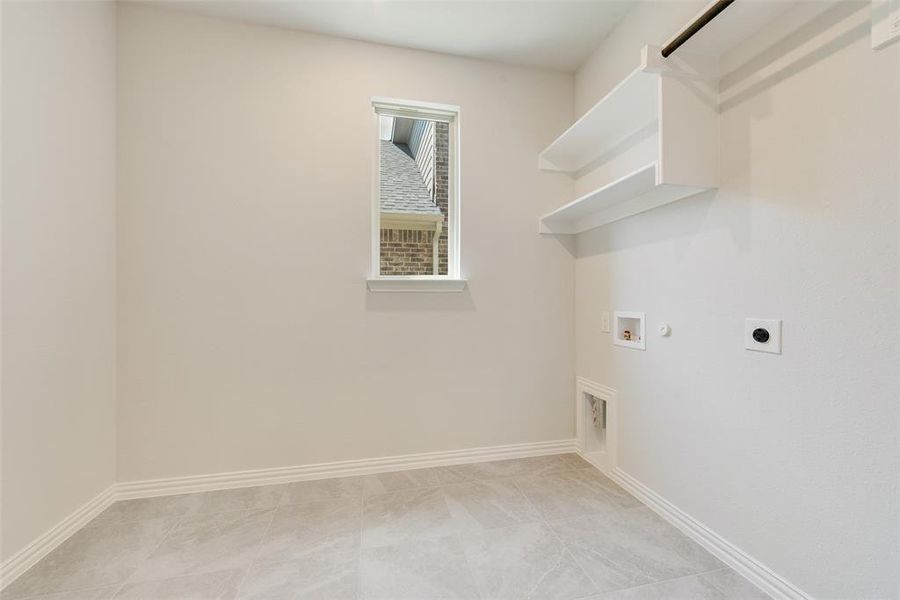 Spacious, unfurnished interior of a new home in Walden Pond, Forney (Image 24).