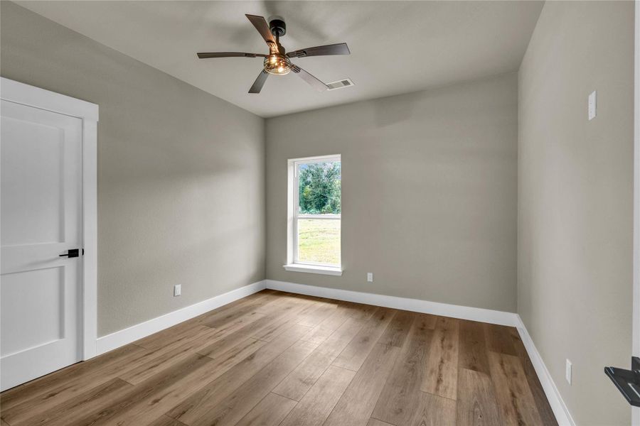 Spacious, unfurnished interior of a new home in , Angleton (Image 39).