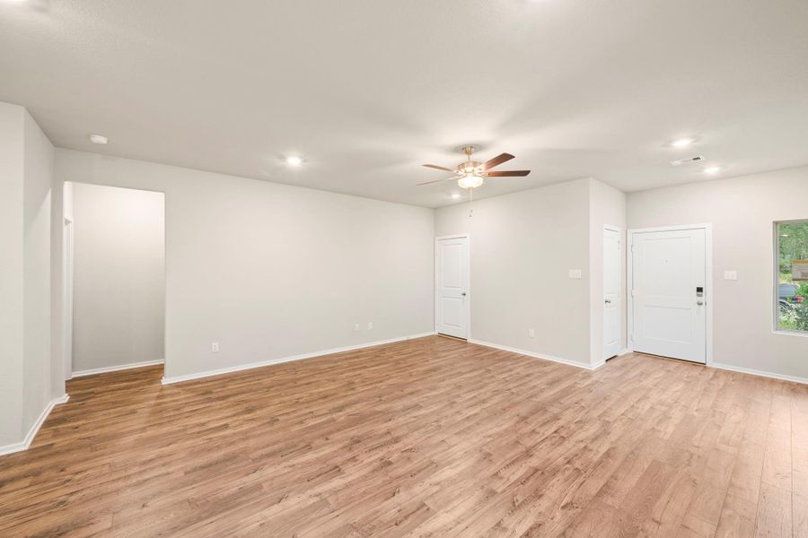 Spacious, unfurnished interior of a new home in Westridge Cove, Conroe (Image 14).