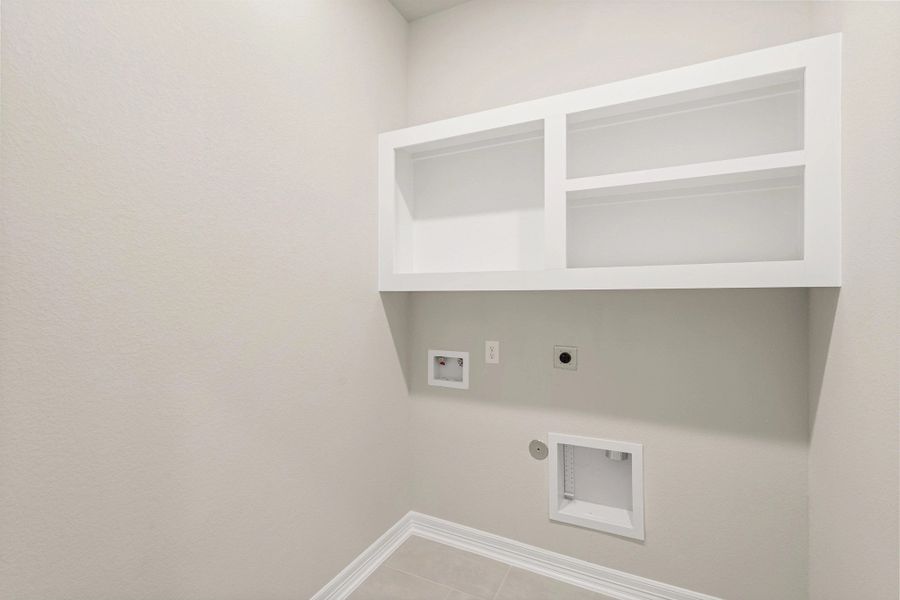 Spacious, unfurnished interior of a new home in Sunterra Lakes, Brookshire (Image 16).