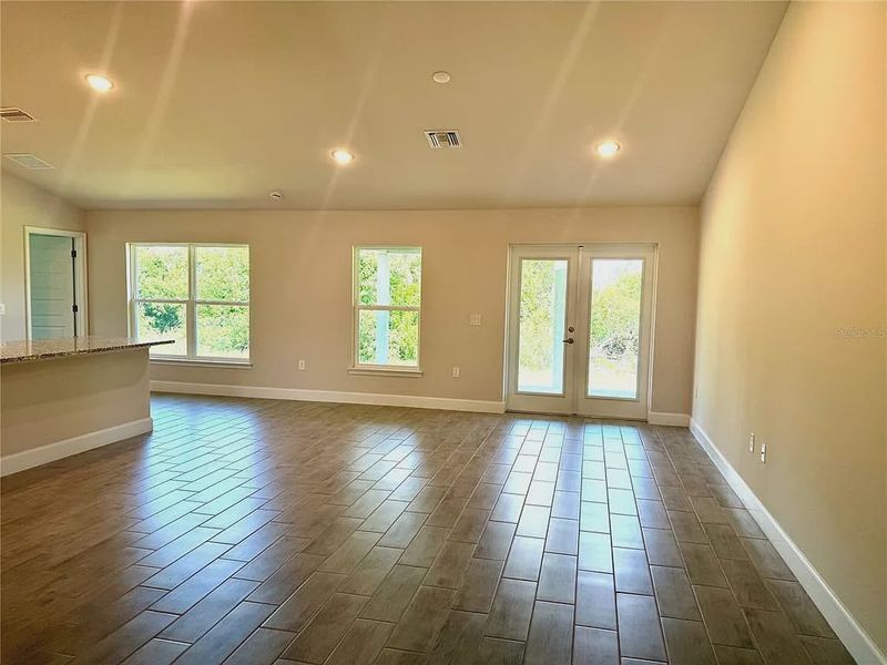 Spacious, unfurnished interior of a new home in South Gulf Cove, Port Charlotte (Image 8).