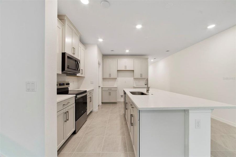 Furnished interior view inside a new home in Towns at Greenleaf, Oviedo (Image 7).
