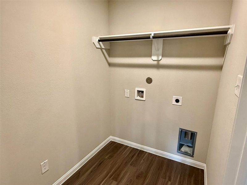 Spacious, unfurnished interior of a new home in Charleston Heights, Rosharon (Image 14).