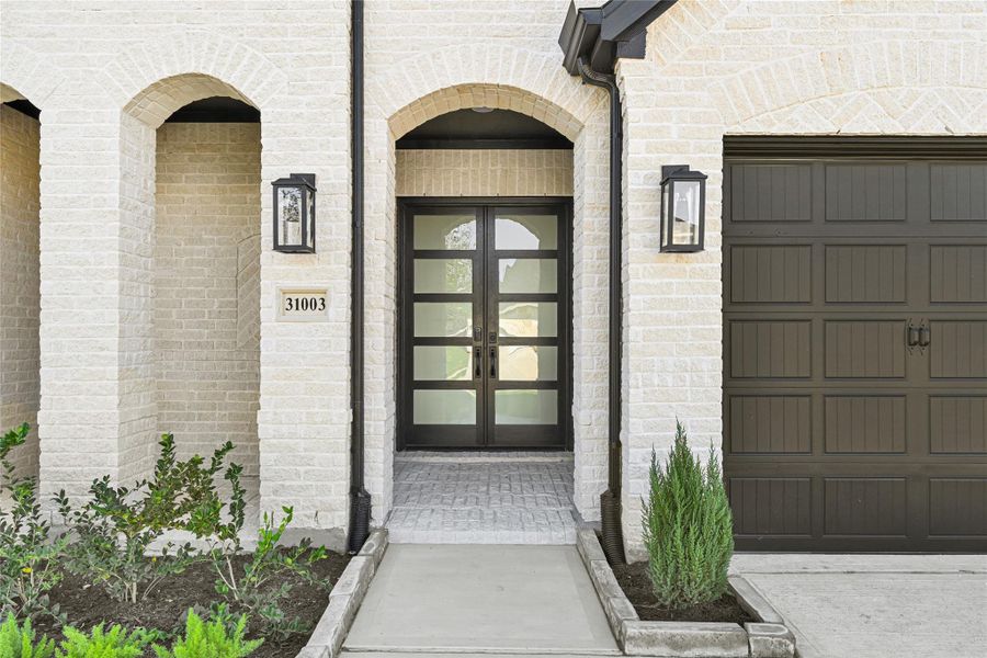 Exterior details and patio area of a home in Cross Creek West, Fulshear (Image 3).