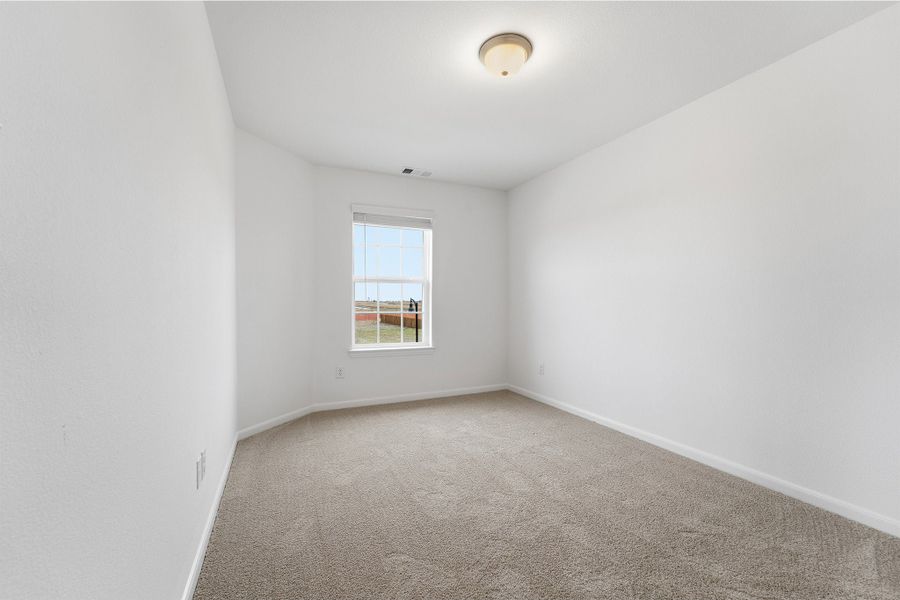 Spacious, unfurnished interior of a new home in Saddlebrook Estates, Waxahachie (Image 21).