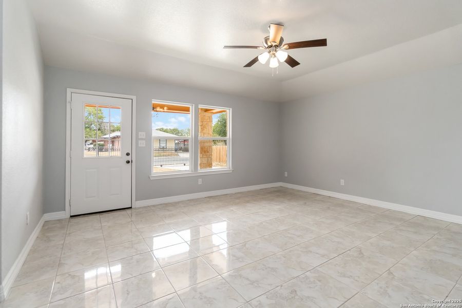 Spacious, unfurnished interior of a new home in , San Antonio (Image 21).