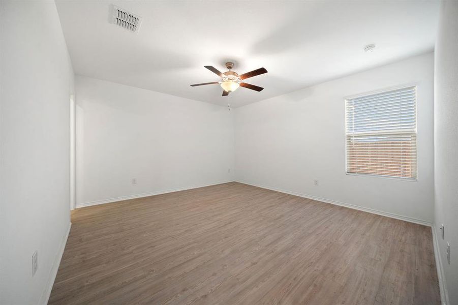 Spacious, unfurnished interior of a new home in , Anna (Image 21).