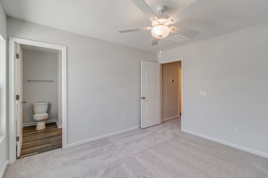 Spacious, unfurnished interior of a new home in Astoria, Columbia (Image 21).