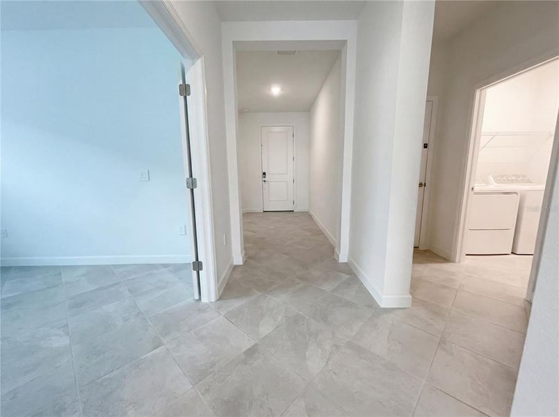 Spacious, unfurnished interior of a new home in Harbor East, Port Charlotte (Image 25).