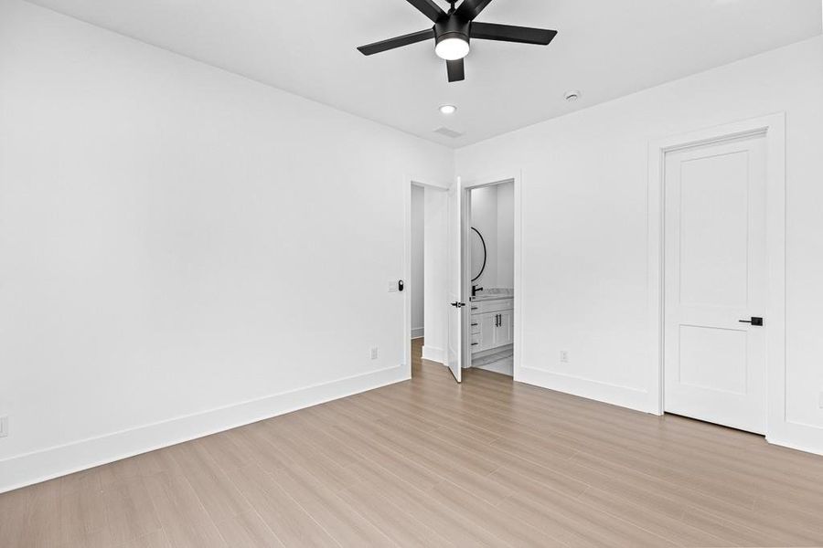 Spacious, unfurnished interior of a new home in , Jefferson (Image 25).