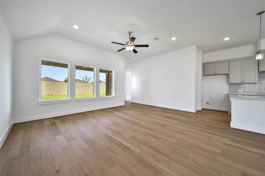 Spacious, unfurnished interior of a new home in , Rosharon (Image 15).