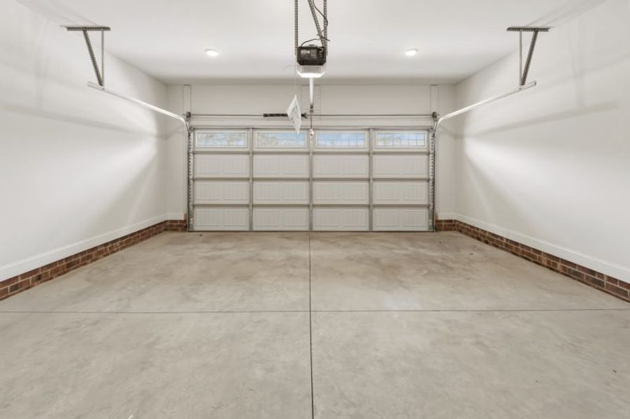 Spacious, unfurnished interior of a new home in Weybridge, Burlington (Image 45).