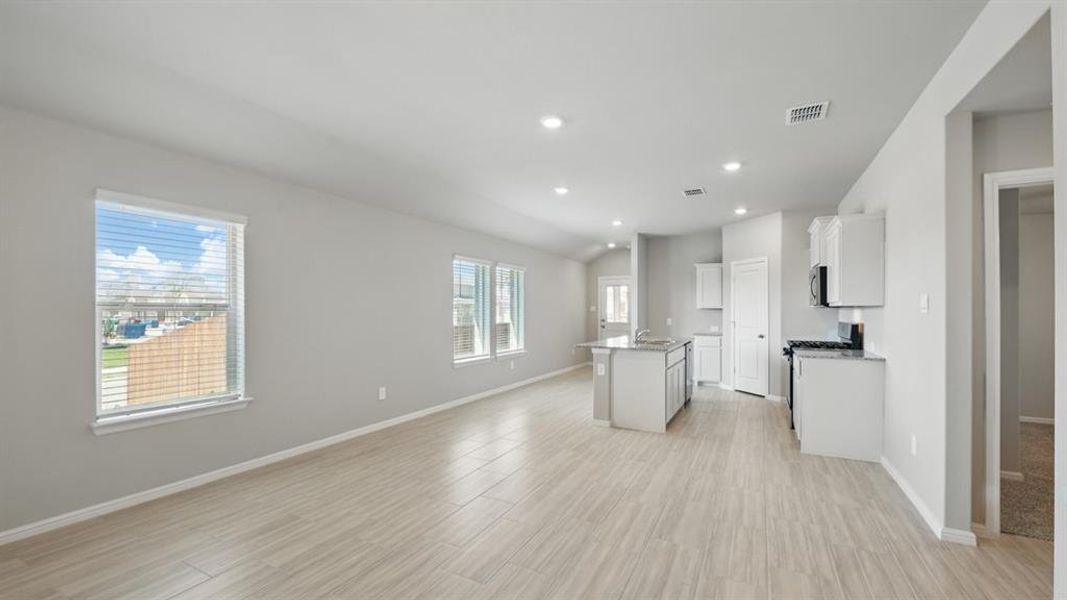 Spacious, unfurnished interior of a new home in Springhill South, Boyd (Image 21). Spacious, unfurnished interior of a new home in Springhill South, Boyd (Image 21).