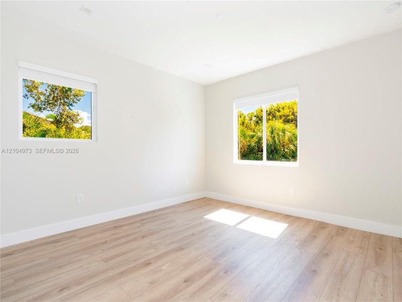 Spacious, unfurnished interior of a new home in , Fort Lauderdale (Image 24).