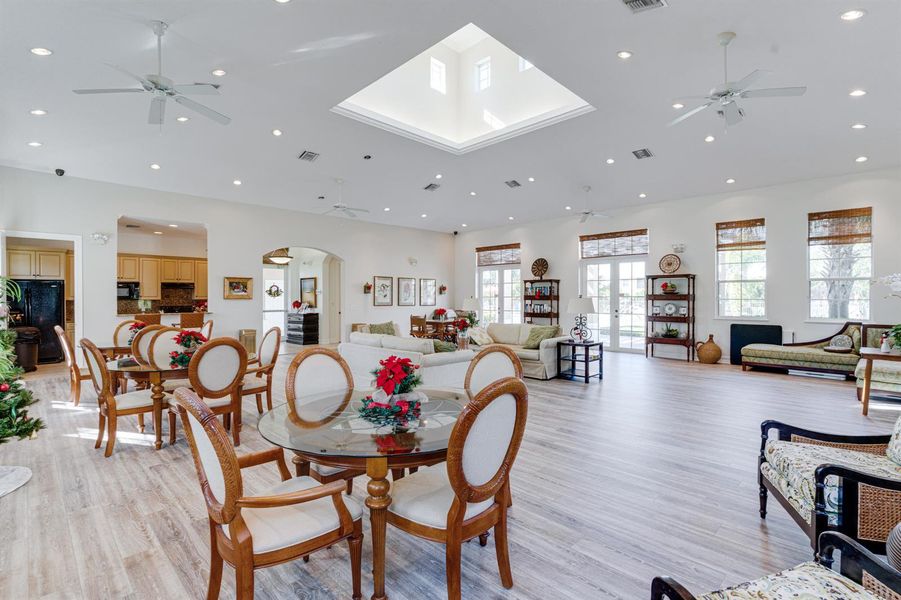 CLUBHOUSE CLUBHOUSE