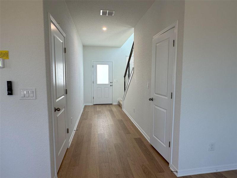 Spacious, unfurnished interior of a new home in Porter Country, Buda (Image 17).