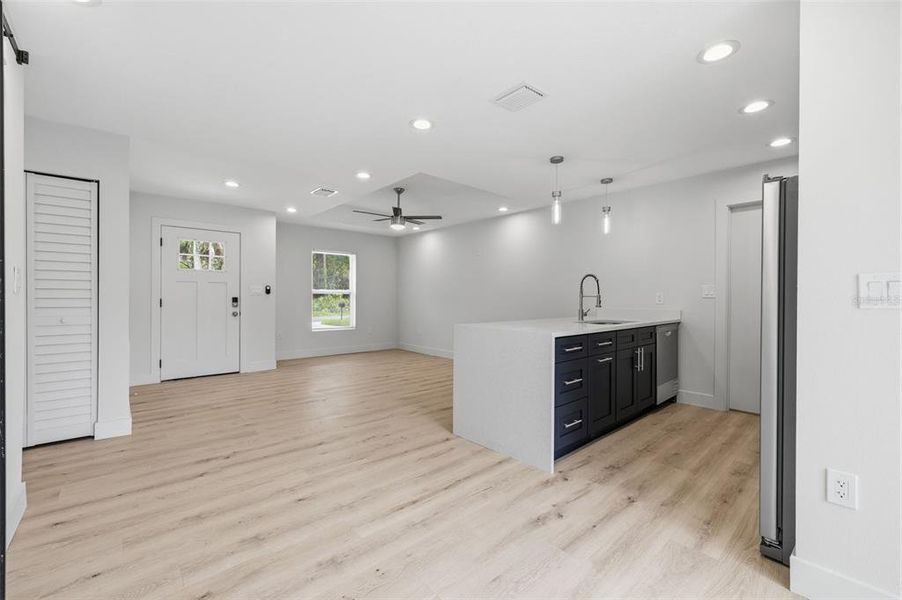 Spacious, unfurnished interior of a new home in , Crystal River (Image 12).