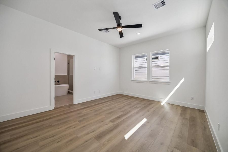 Spacious, unfurnished interior of a new home in , Houston (Image 23).