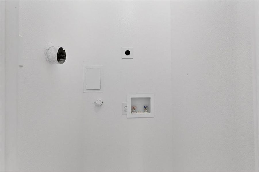 Spacious, unfurnished interior of a new home in , Mabank (Image 12).