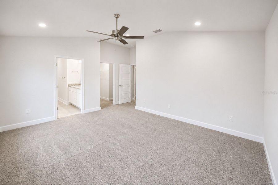 Spacious, unfurnished interior of a new home in Harmony Central, St. Cloud (Image 15).
