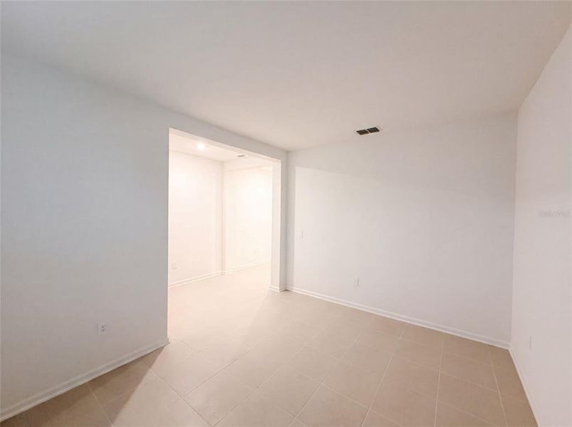 Spacious, unfurnished interior of a new home in Meadow Pointe, Groveland (Image 10).