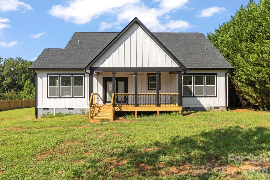 Exterior details and patio area of a home in , Maiden (Image 21).